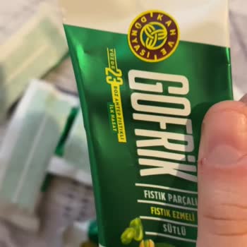 Boş Çikolata Paketi Ve Cevapsız İletişim