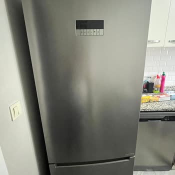 Gaz Kaçağı Nedeniyle Yeni Buzdolabım Çöp Durumda Ücretsiz Değişim Talep Ediyorum