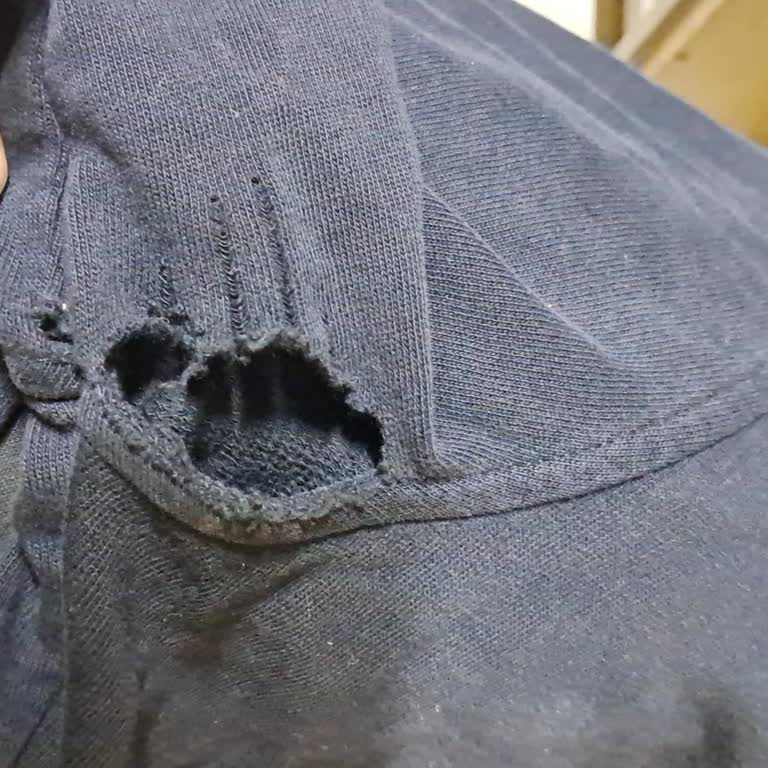 Kısa Sürede Renk Atan Ve Ağ Yırtılan Alt Eşofmanın Değişim Talebi