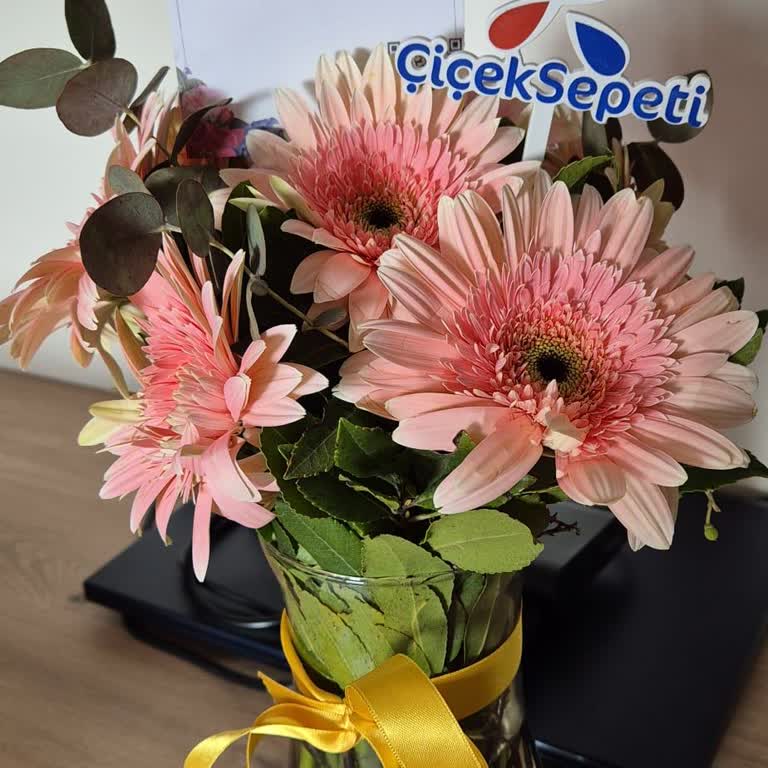Çiçek Sepeti'nde Görseliyle Uyuşmayan Çiçek Aranjmanları Ve Yetersiz Canlı Destek