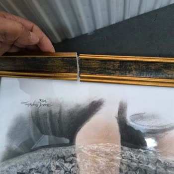 PTT Kargo Kırık Çerçeve Teslimatı Sanatçının Emeğini Gölgeler