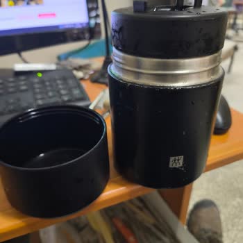 Termo de comida Zwilling con olor a plástico intenso, pido cambio