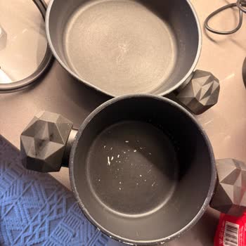 Kaplaması Soyulan Ve Gövdesi Eğilen Karaca Diamond Tencere Faturasız Değişim Talebi