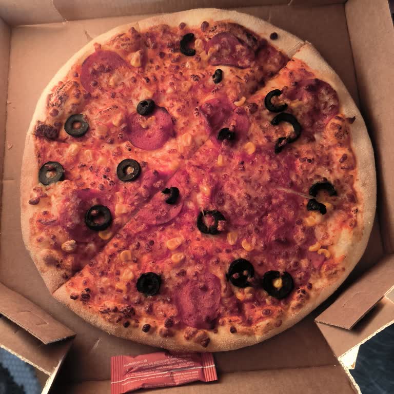 Orta Boy Pizza Siparişi Küçük Boy Olarak Geldi, Haksızlık Ve Yanıltıcı Gönderim