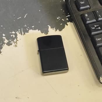 Reklamda Gösterilen Işıklı Zippo Çakmak Yerine Standart Çakmak Aldım