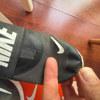 Deichmann Mağazasından Aldığım Nike Ayakkabıda Kısa Sürede Açılma Ve Çözülme Çözüm Yok