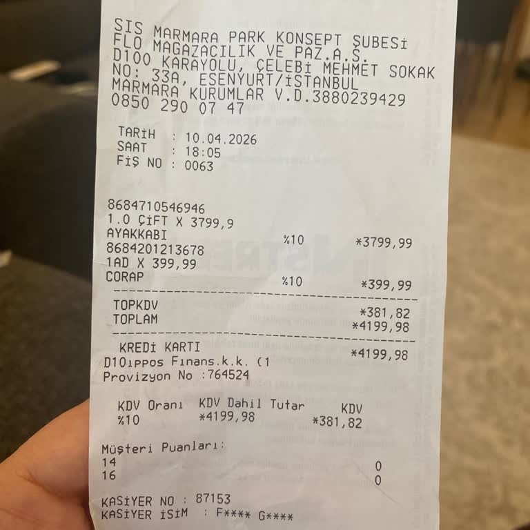 Reebok Ayakkabım 9 Günde Açıldı, Mağaza Kullanıcı Hatası Dedi Ve Değişimi Reddetti