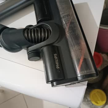 Philips 7055 Dikey Süpürge Parçaları Kırılıyor Ve Servis Çözüm Sunamıyor, Para İadesi Talebi