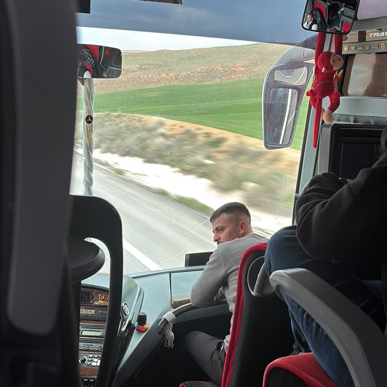 Süha Turizm Otobüsünde Muavinin Yüksek Sesli Uygunsuz Davranışları Ve Güvenlik Endişesi