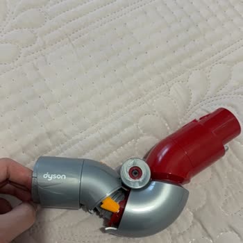 Dyson V12 Mobilya Altı Adaptöründe Kırılgan Tasarım Hatası Ve Ücretsiz Değişim Talebi