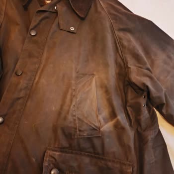 Güveni Sarsan Hatalı Barbour Yağlı Mont: Renk Açılmaları Ve Lekeler