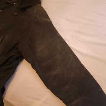 Güveni Sarsan Hatalı Barbour Yağlı Mont: Renk Açılmaları Ve Lekeler