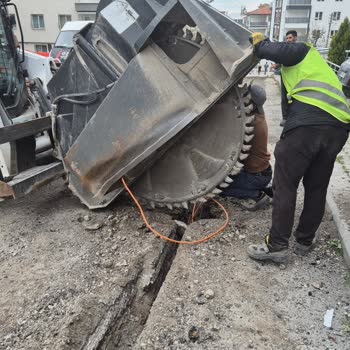 Turkcell Ve Türk Telekom'dan Kesintili İnternet, Fiber Kablosu Koparıldı, 72 Saat Çocuklar Mağdur