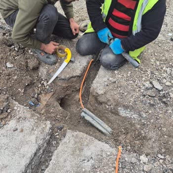 Turkcell Ve Türk Telekom'dan Kesintili İnternet, Fiber Kablosu Koparıldı, 72 Saat Çocuklar Mağdur