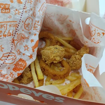 Migros Yemek'ten Popeyes Göktürk Şubesinde Hijyen Sorunu: Kutudan Bulaşık Teli Ve Kıl Çıktı