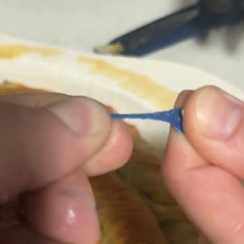 Nimet Marka Dondurulmuş Ispanaklı Börek İçinde Lastik Parçası Buldum
