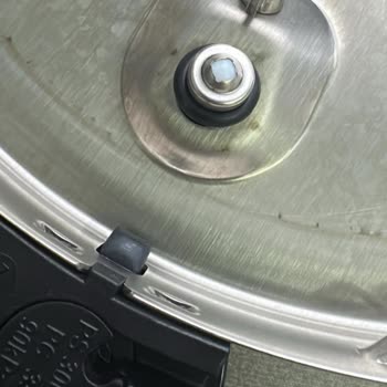 Fissler Düdüklü Tencerenin Paslanması Ve Servis Tutumundan Şikayet