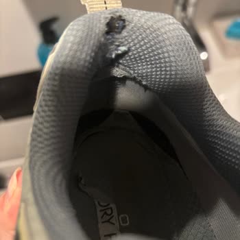 Marmara Park Skechers Mağazasında Satın Alınan Ayakkabının İç Astarı Yırtıldı