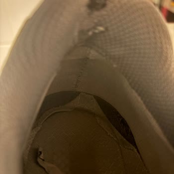 Marmara Park Skechers Mağazasında Satın Alınan Ayakkabının İç Astarı Yırtıldı