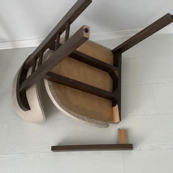 Ümraniye Modoko Şubesinde Üretim Hatalı Sandalye Ve Cevapsız Müşteri Hizmetleri