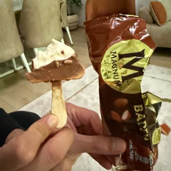 Magnum Dondurmasındaki Kırık Çubuk Ağzıma Batması Sağlık Riski Olarak Şikayet