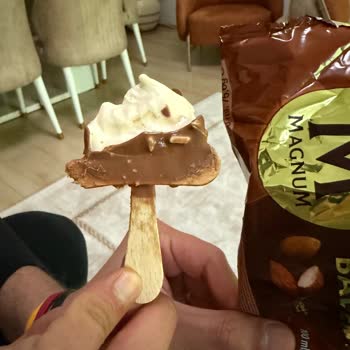 Magnum Dondurmasındaki Kırık Çubuk Ağzıma Batması Sağlık Riski Olarak Şikayet