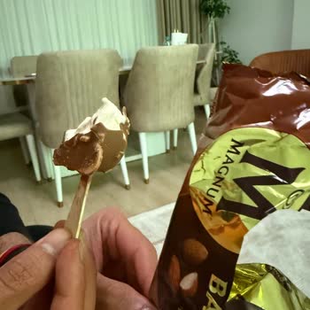 Magnum Dondurmasındaki Kırık Çubuk Ağzıma Batması Sağlık Riski Olarak Şikayet