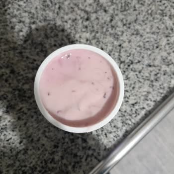 Hijyen Sorunu: Kıl İçeren Bozuk Yoğurt Ve Cevapsız Mağaza