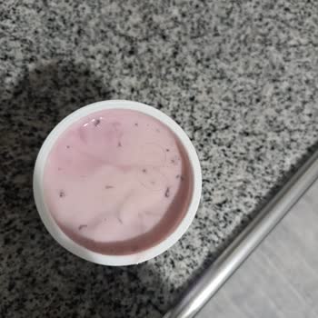 Hijyen Sorunu: Kıl İçeren Bozuk Yoğurt Ve Cevapsız Mağaza