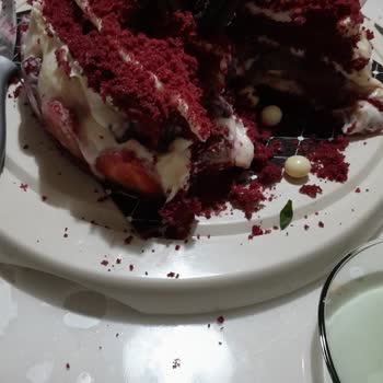 Dağılan Pasta Ve Saygısız Tutum Nedeniyle İade Ve Özür Talebi