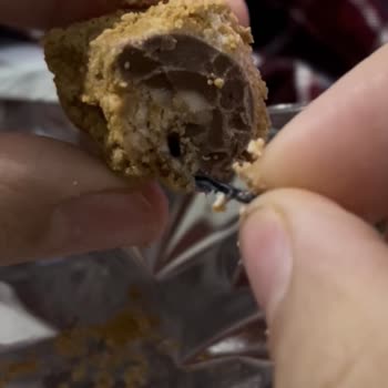 Şekerci Mustafa Çikolata Parçasında Sağlığı Tehlikeye Atan Plastik Parça Ve Cevapsız İletişim