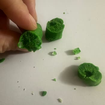 Lolliboni Sürpriz Kutu Hamurunda Cam Parçaları Çocuk Yaralanma Riski