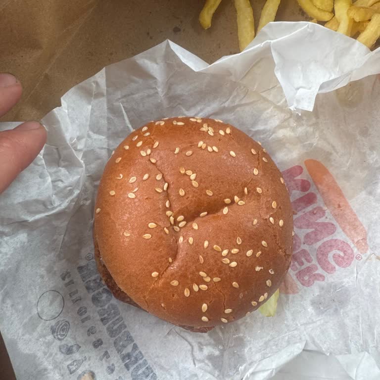 Burger King Zeytinburnu Şubesinden Yanık Ve Bayat Burger Ekmeği İçin İade Talebi