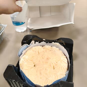 Migros Kutlama Pastasında Eksik Mum Ve Süslemeler