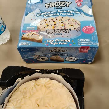 Migros Kutlama Pastasında Eksik Mum Ve Süslemeler