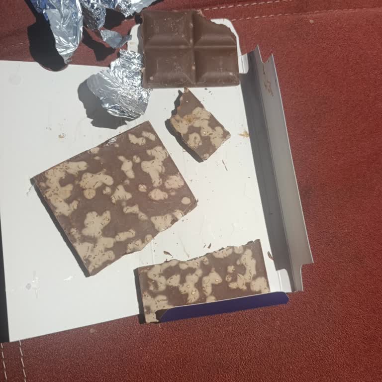 BİM Şubesinde Süresi Geçmiş Çikolata Satışı