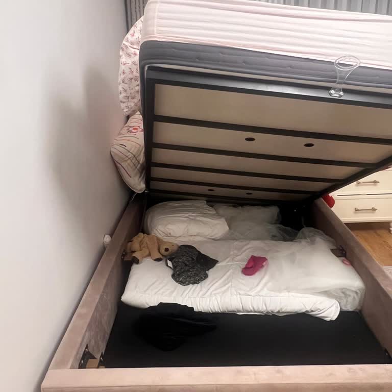 İşbir Yatak Bazası Garanti Kapsamında Kırılıyor Ve Servis Yanıt Vermiyor