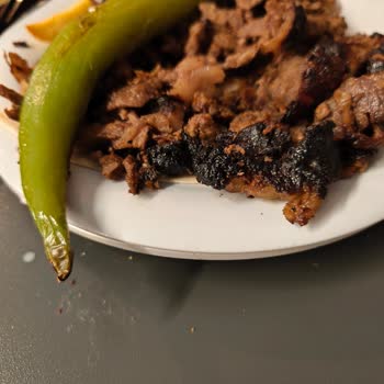 Köfteci Yusuf'ta Soğuk Ve Yanık Döner, Şikayet Hattına Yanıt Yok