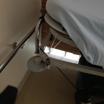 İmamoğlu Devlet Hastanesinde Servis Sedyeleri Eski Ve Kırık Olması Güvenlik Riskine Yol Açıyor