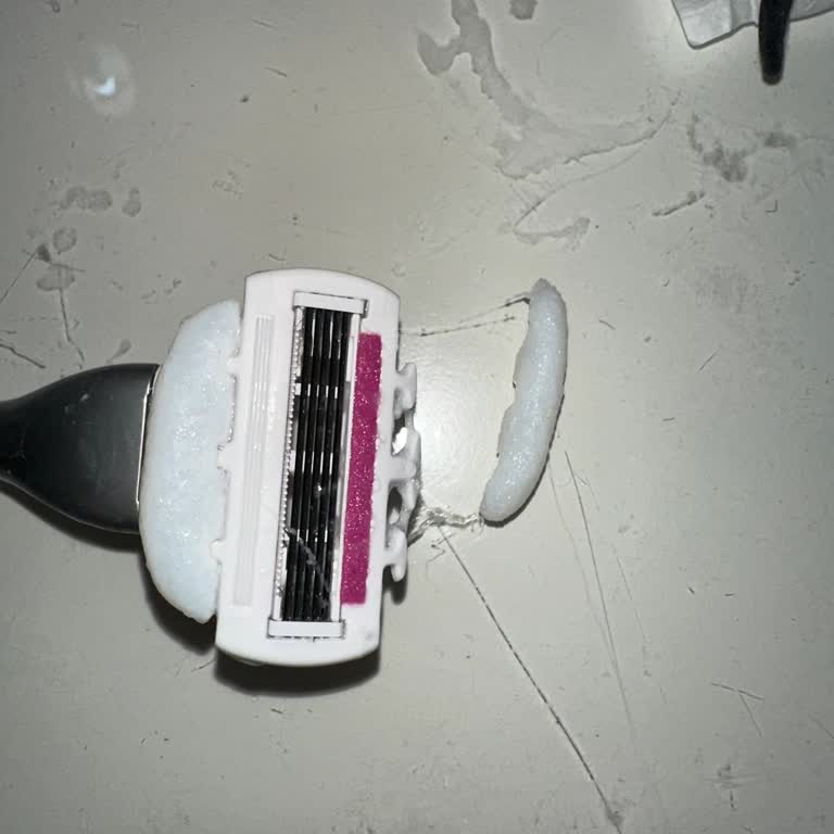 Gillette Venus Pro Başlığı İlk Kullanımda Eridi, Değişim Talep Ediyorum