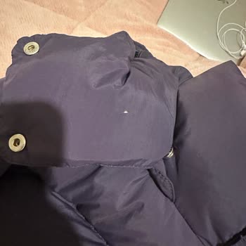 Lacoste Montunun Yakasındaki Küçük Delik Ve Tüy Çıkması Nedeniyle Değişim Talebi