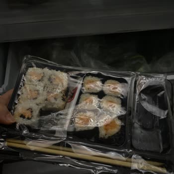 Migros’tan Bozulmuş Sushi Ve Soya Sosu Sızıntısı İçin Ücret İadesi Talebi