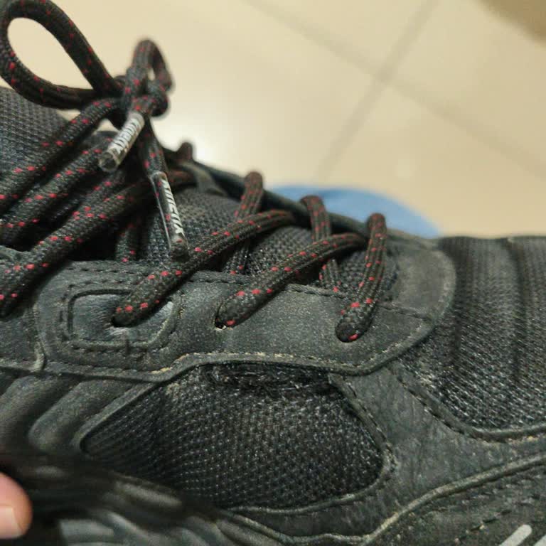 Ayakkabının Dikişleri Erken Çözülüyor, Değişim Talebi