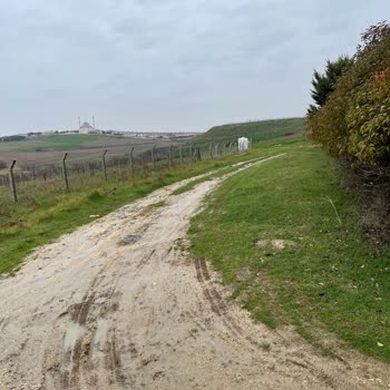 Ketenkuşu Sokakta Asfalt Eksikliği Yaya Güvenliğini Tehlikeye Atıyor