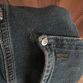 Mavi Pantolonlarda Tekrarlayan Arka Cep Yırtılmaları Ve Dayanıklılık Sorunu