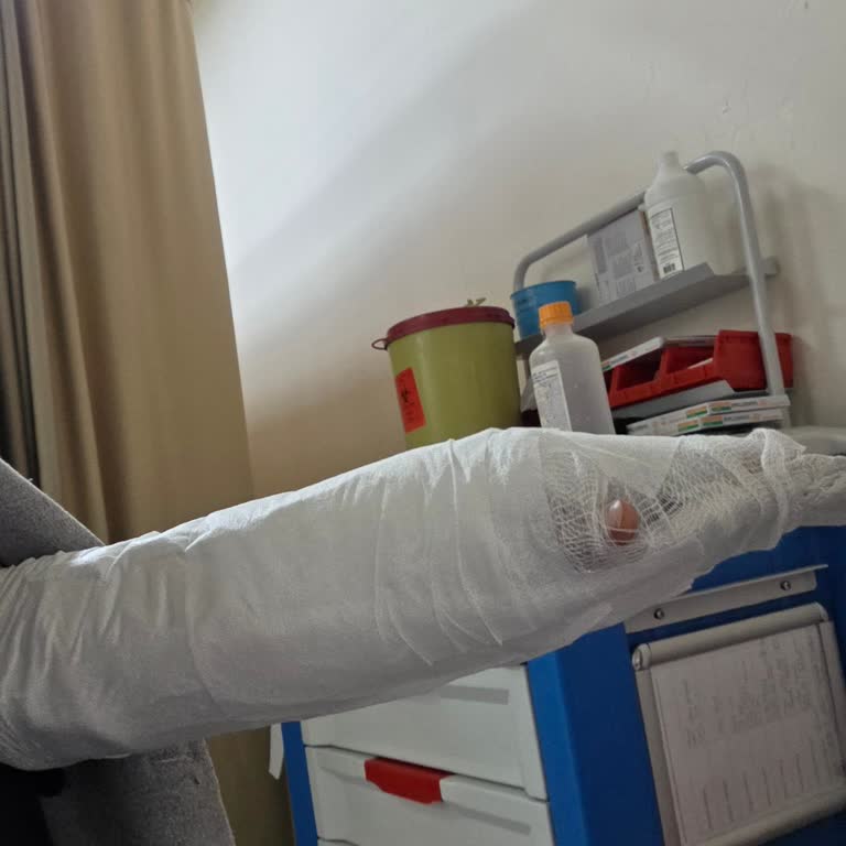 A101'den Çift Cidarlı Cam Bardak Patladı, Ağır El Yaralanması