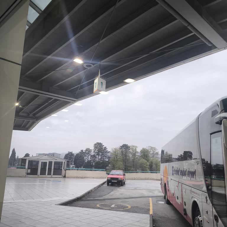 Otobüs Durağa Durmadan Geçti, Bilgilendirme Olmadan Mağduriyet Yaşandı