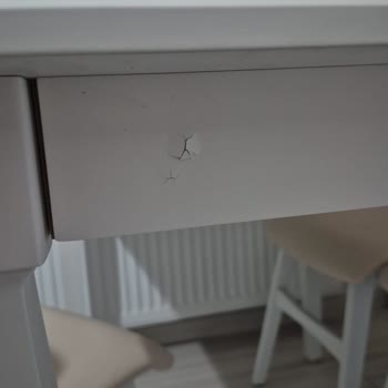 Kurulum Sonrası Çatlak Ve Çizik Bulunan Mutfak Masası İçin Değişim Ve İade Talebi