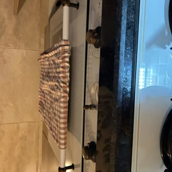 Fırın Montaj Hatası Ve Düğme Arızası Kenarı Eriten: Güvenlik Endişesi Ve Yenisiyle Değiştirme Talebi