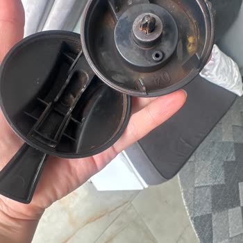 Kırılan Ve Paslanan Kapak, Isı Tutma Özelliği Kayboldu